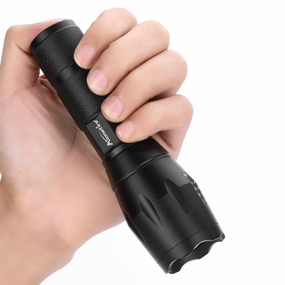 AloneFire E17 LED Flashlight -  Zoomable LED - Rechargeable Battery