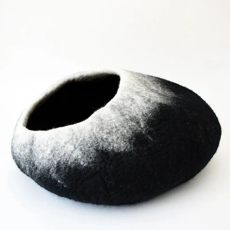 Karma Cat Ombre Wool Pet Cave