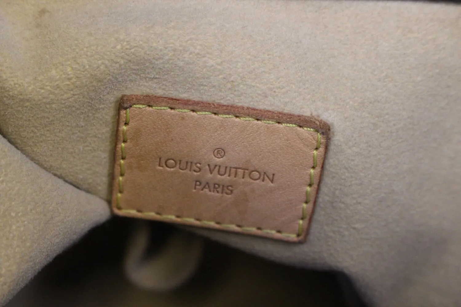 LOUIS VUITTON Artsy MM Monogram Canvas Tote Handbag