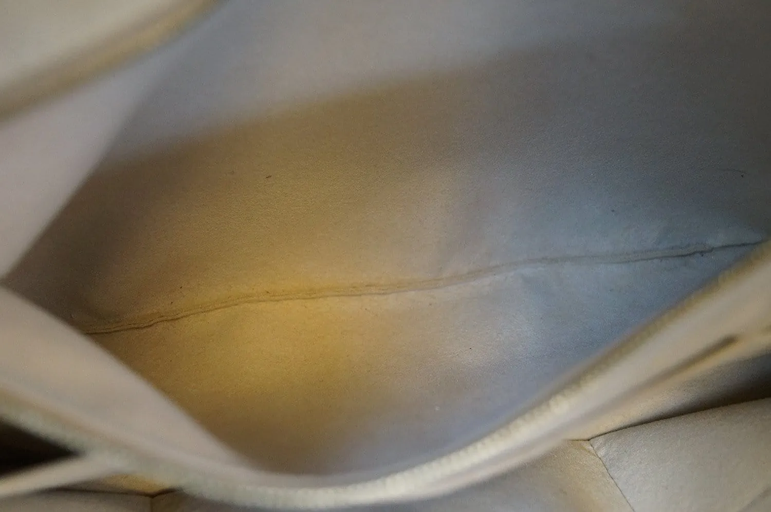 LOUIS VUITTON Artsy MM Monogram Canvas Tote Handbag