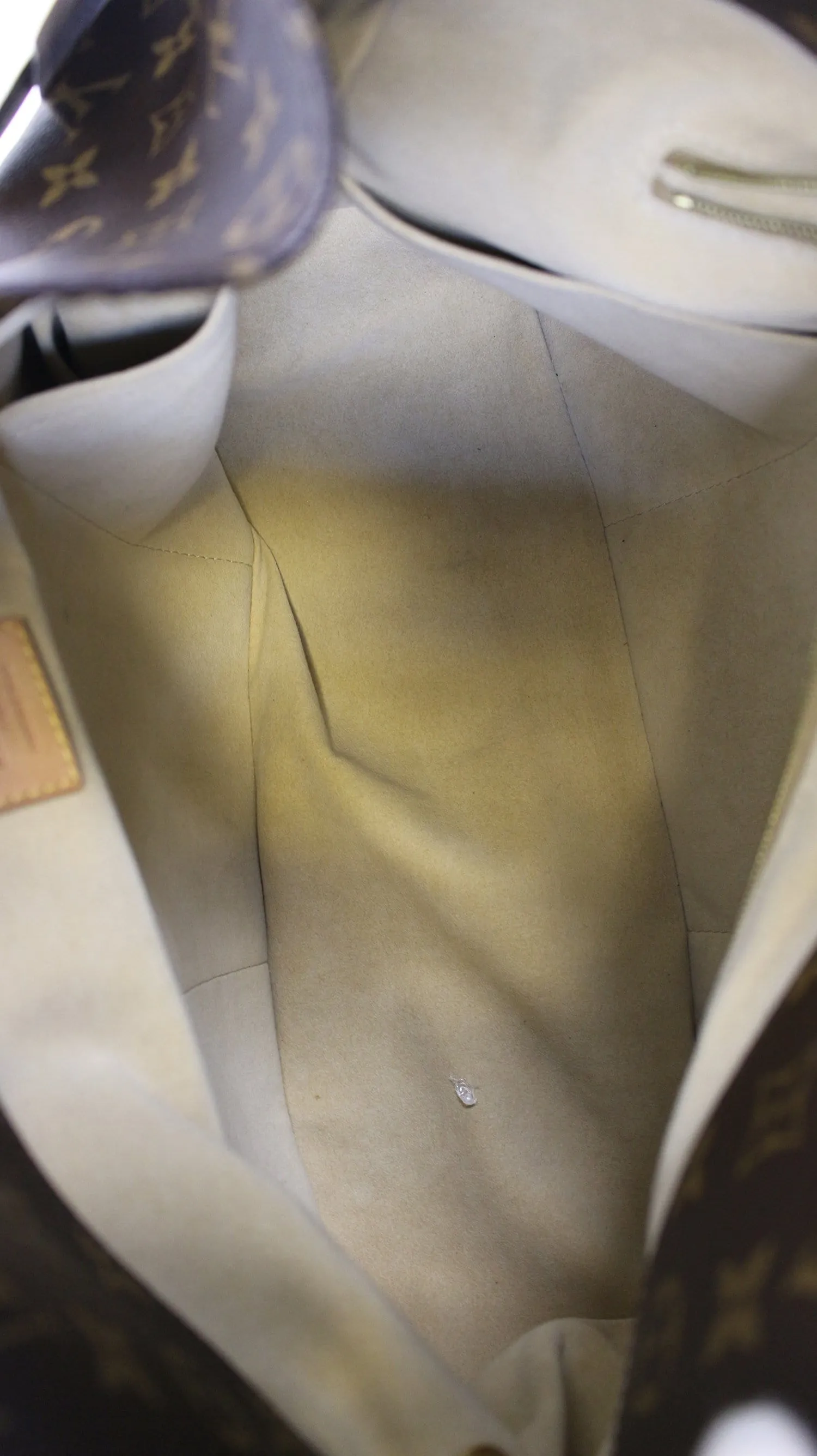 LOUIS VUITTON Artsy MM Monogram Canvas Tote Handbag