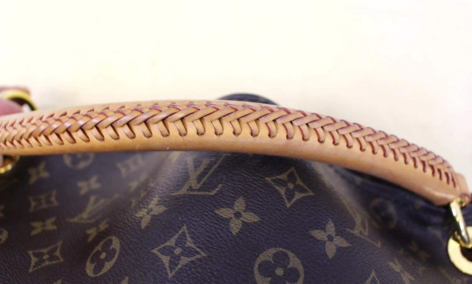 LOUIS VUITTON Artsy MM Monogram Canvas Tote Handbag