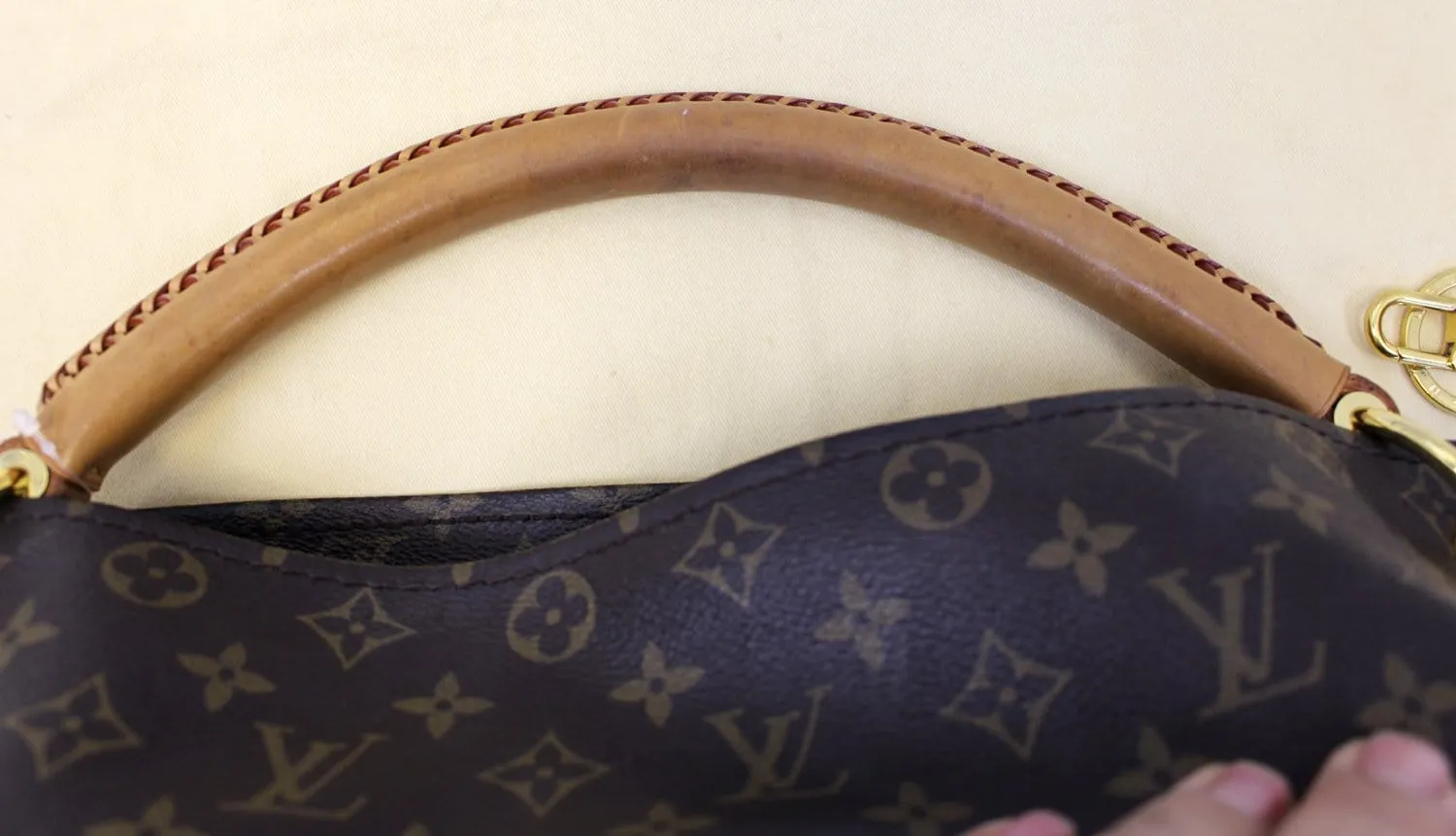 LOUIS VUITTON Artsy MM Monogram Canvas Tote Handbag