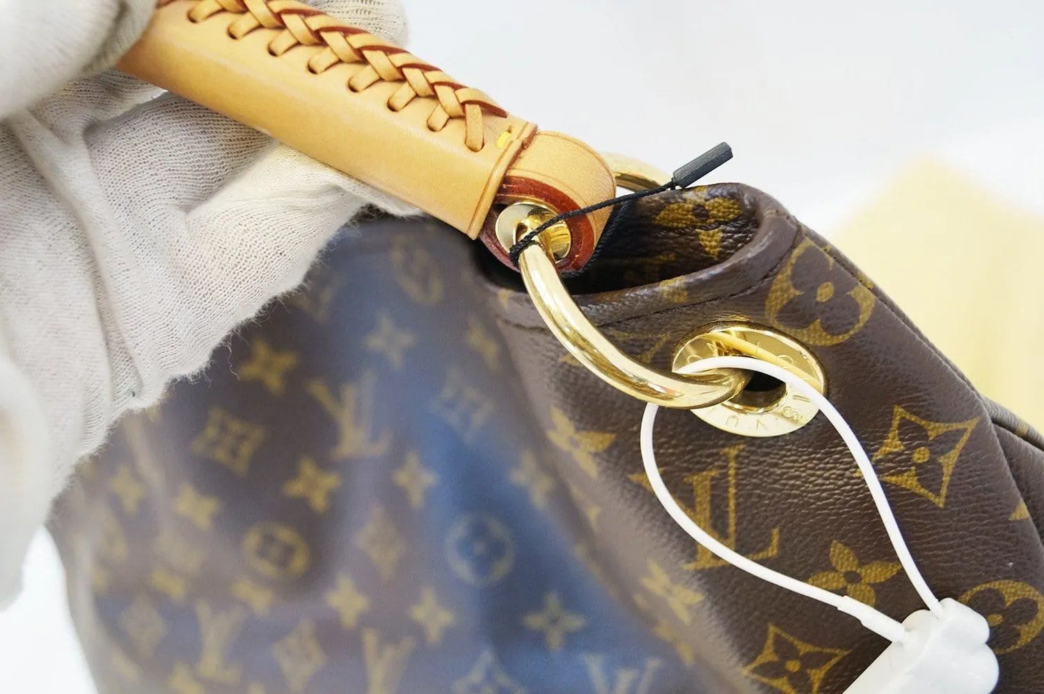 LOUIS VUITTON Artsy MM Monogram Canvas Tote Handbag