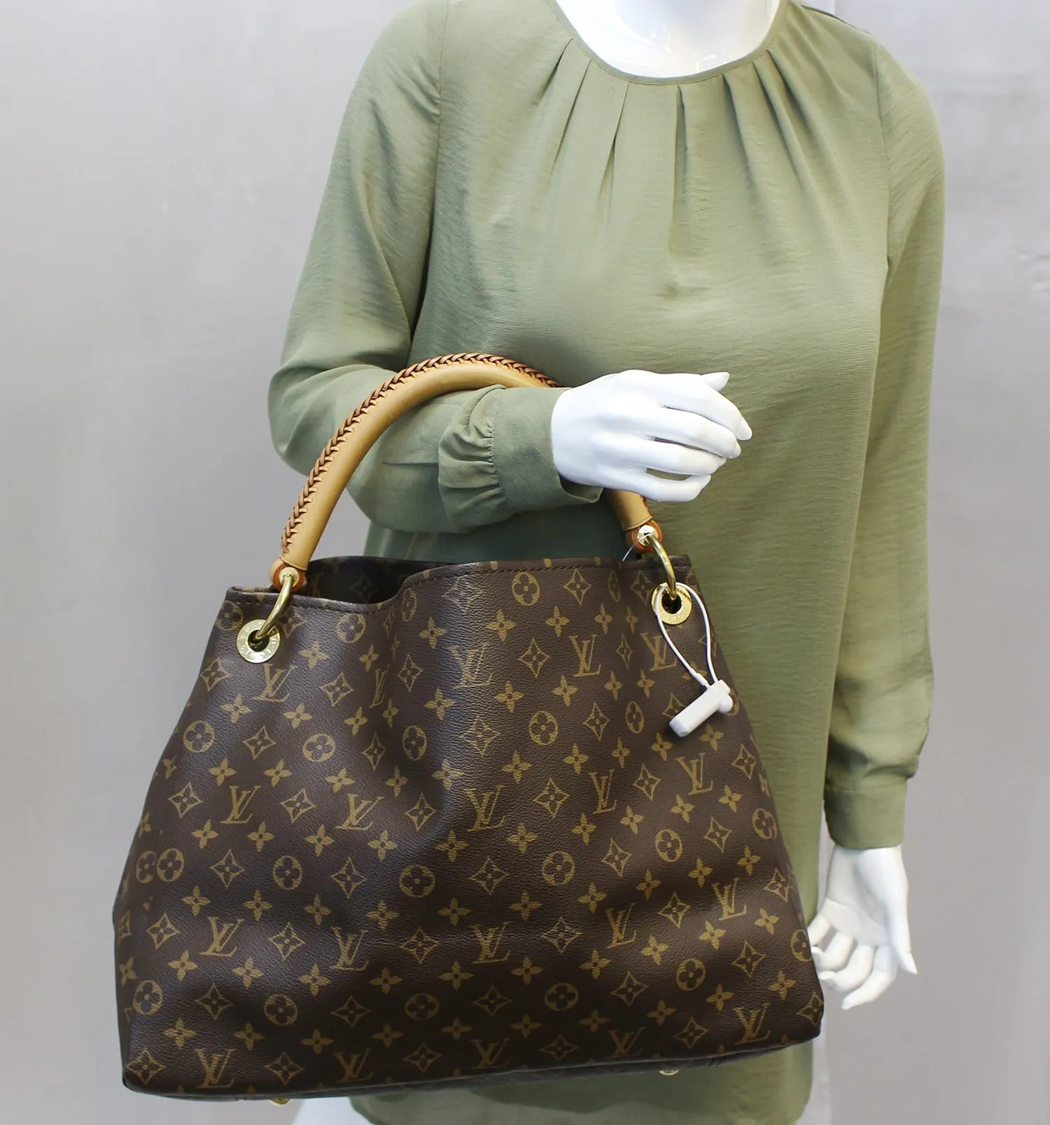 LOUIS VUITTON Artsy MM Monogram Canvas Tote Handbag
