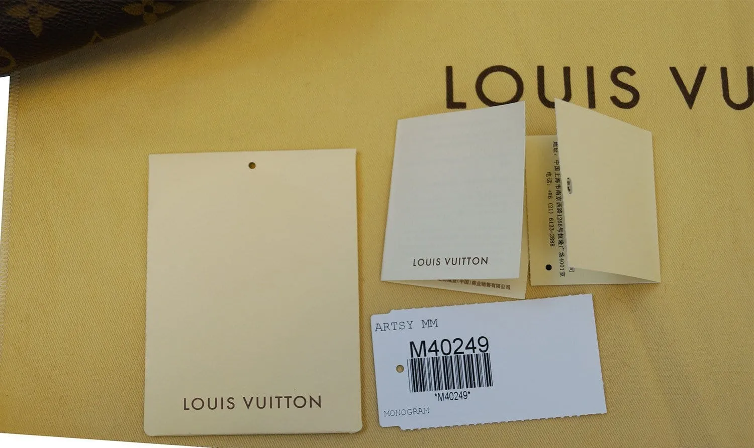 LOUIS VUITTON Artsy MM Monogram Canvas Tote Handbag