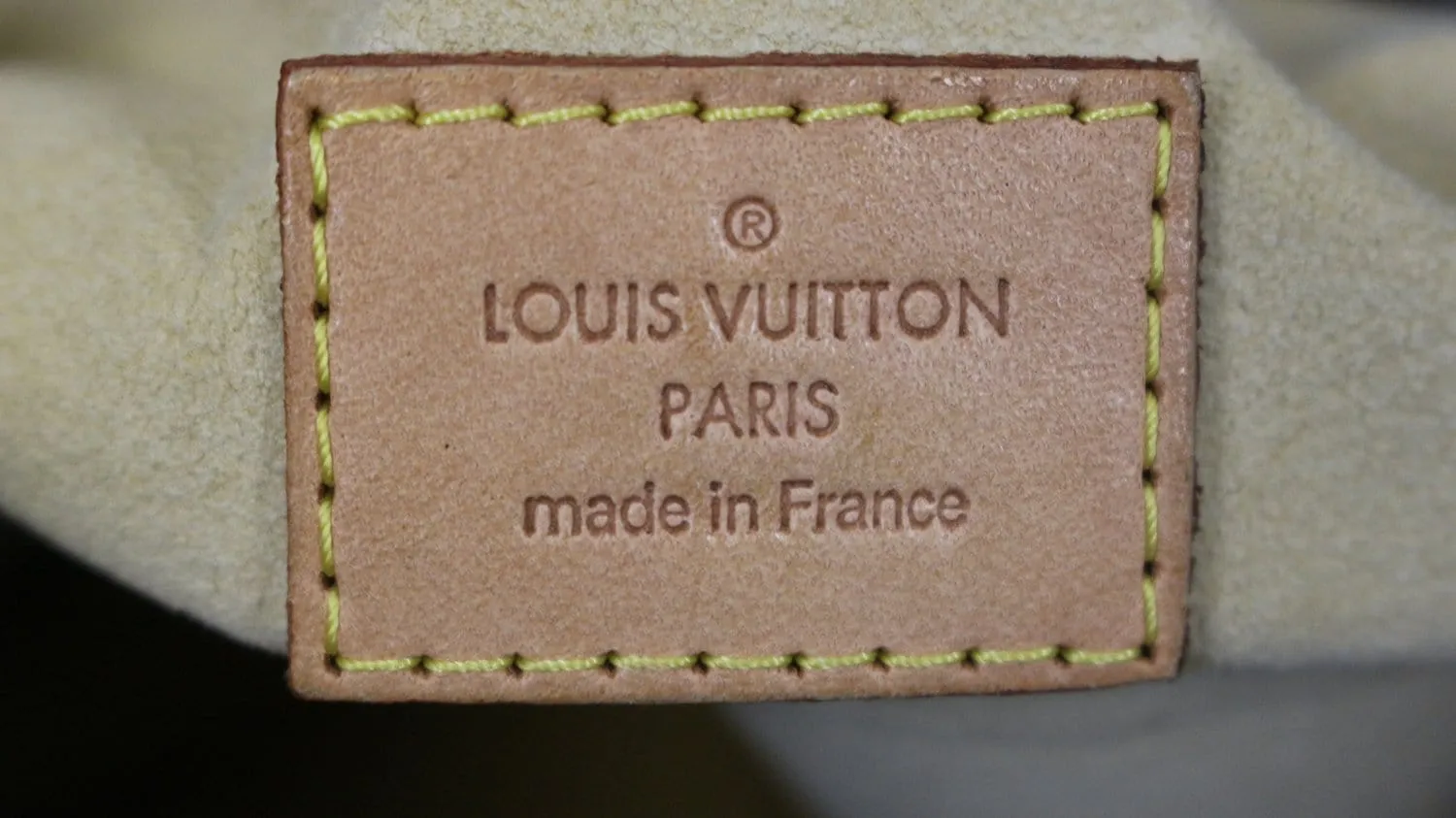 LOUIS VUITTON Artsy MM Monogram Canvas Tote Handbag