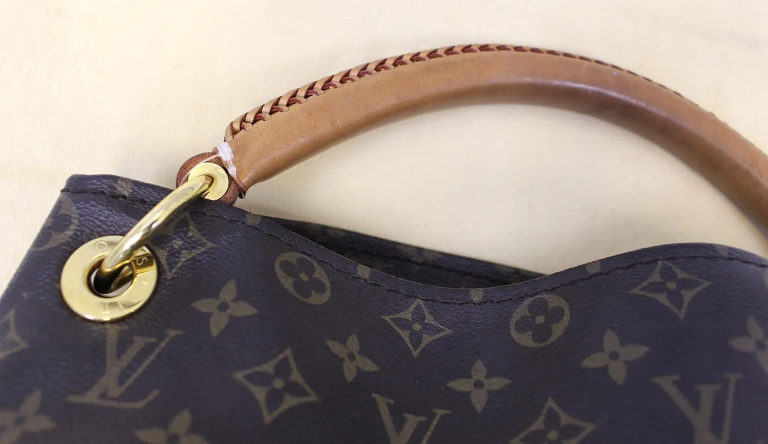 LOUIS VUITTON Artsy MM Monogram Canvas Tote Handbag