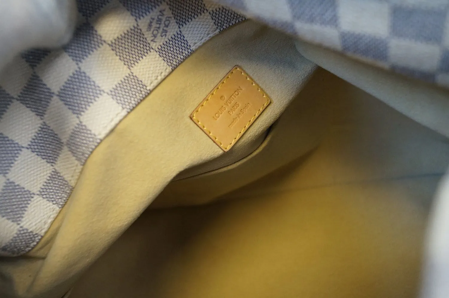 LOUIS VUITTON Damier Azur Artsy MM White Shoulder Bag