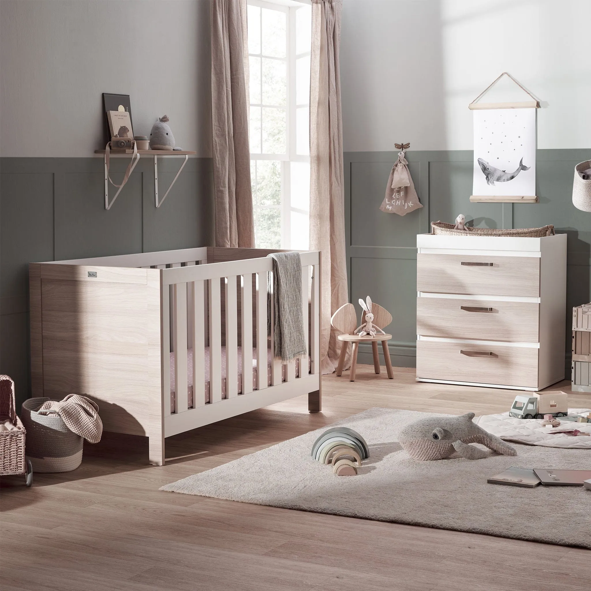 Silver Cross Finchley Oak 2-Piece Dresser Roomset