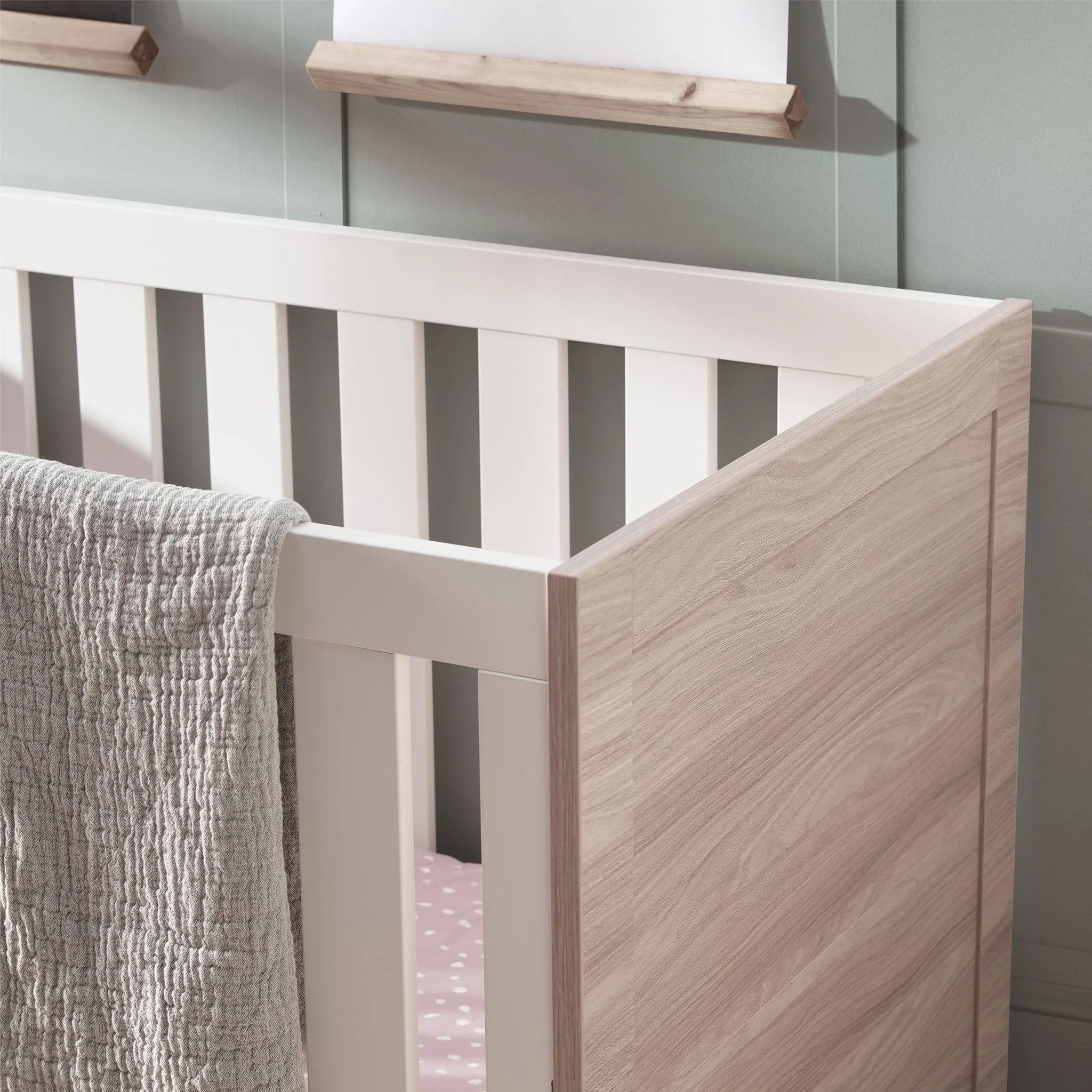 Silver Cross Finchley Oak 3-Piece Nursery Roomset