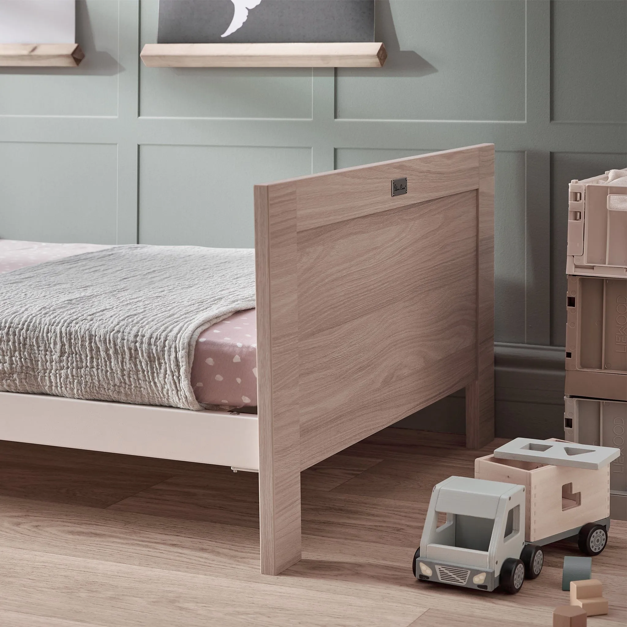 Silver Cross Finchley Oak 3-Piece Nursery Roomset