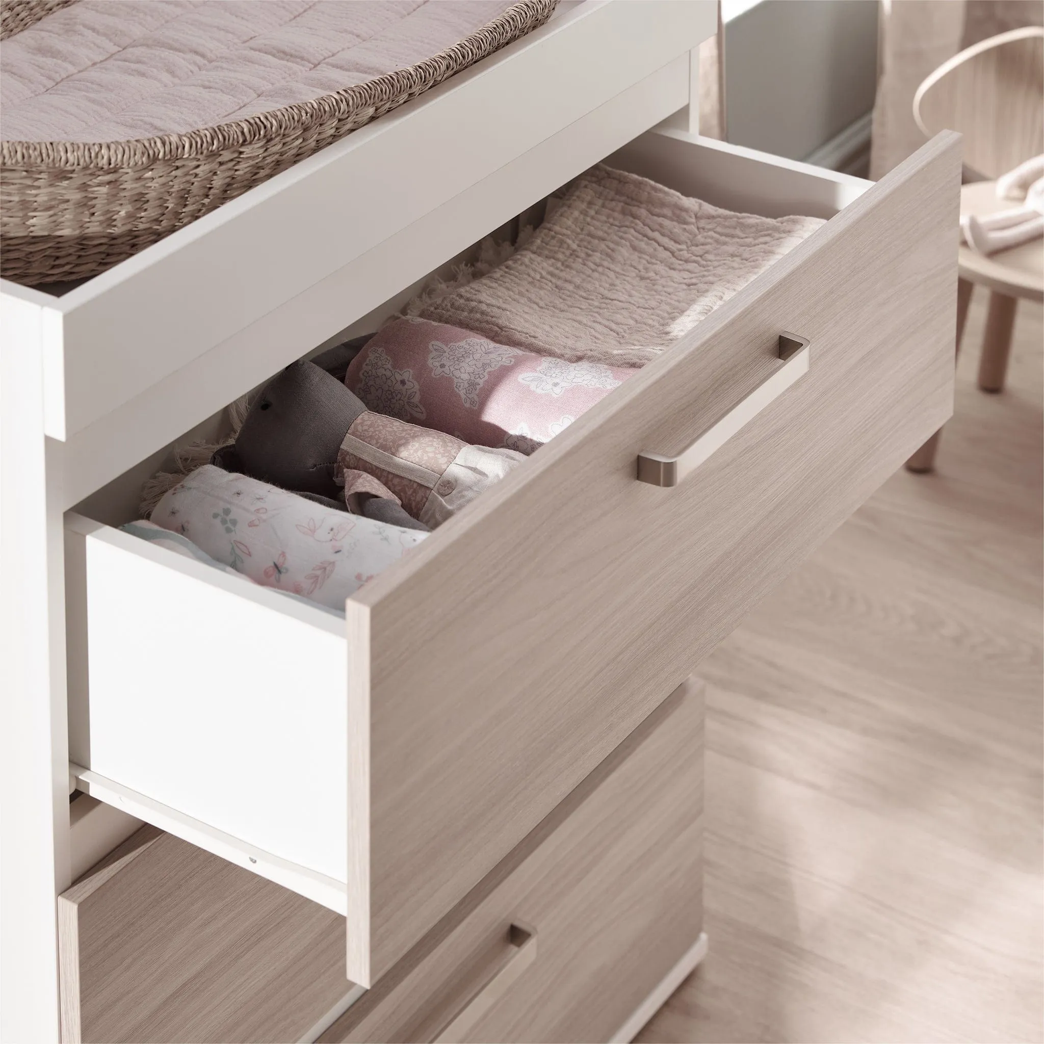 Silver Cross Finchley Oak 3-Piece Nursery Roomset