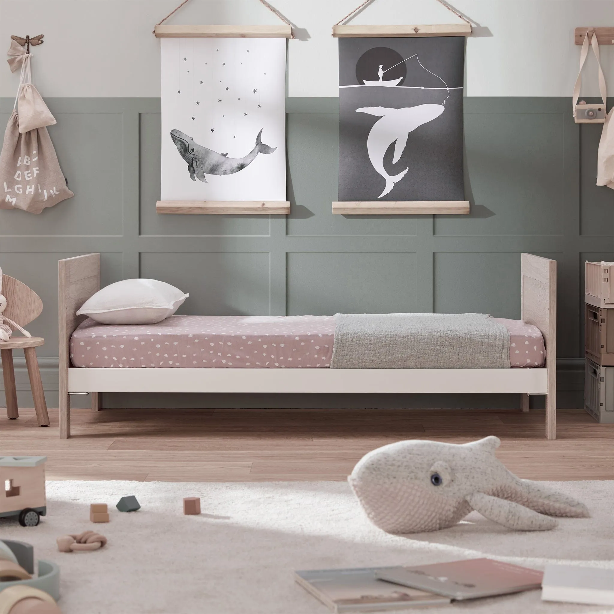 Silver Cross Finchley Oak 3-Piece Nursery Roomset