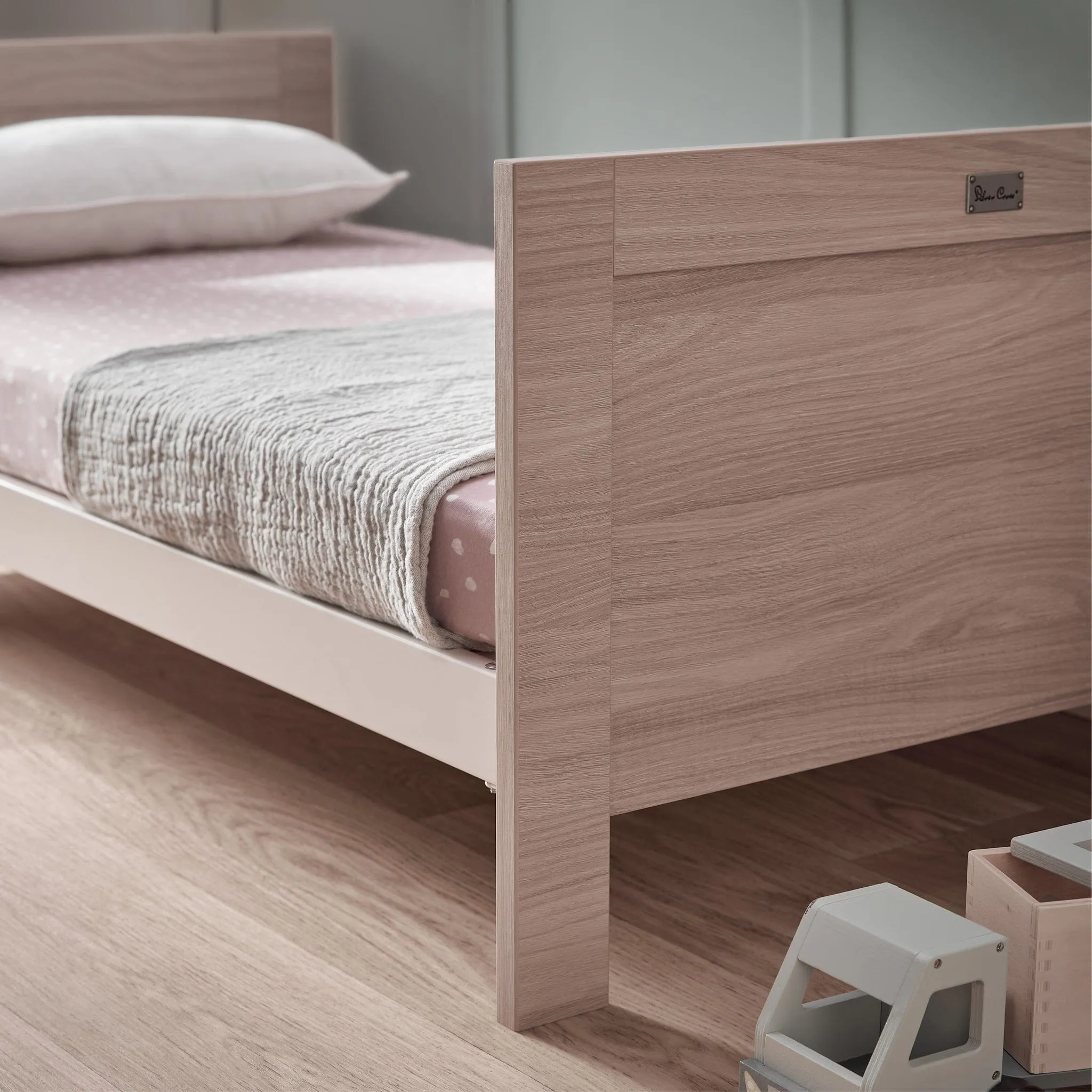 Silver Cross Finchley Oak 3-Piece Nursery Roomset